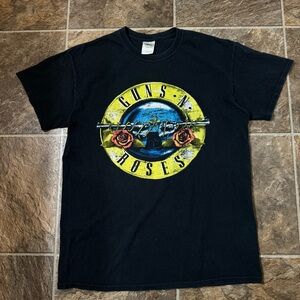 Vintage Guns And Roses Black Tee Shirt Size Medium Gildan Heavy Cotton Tag